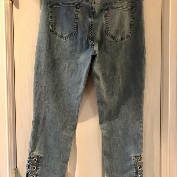 Michael Kors straight legs in washed denim. Lace up details. Size 4. Worn once. - Picture 2 of 5